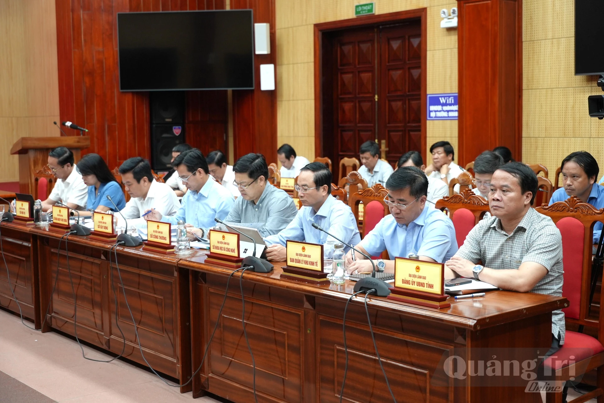 Các đại biểu tham dự phiên họp - Ảnh: T.Đ