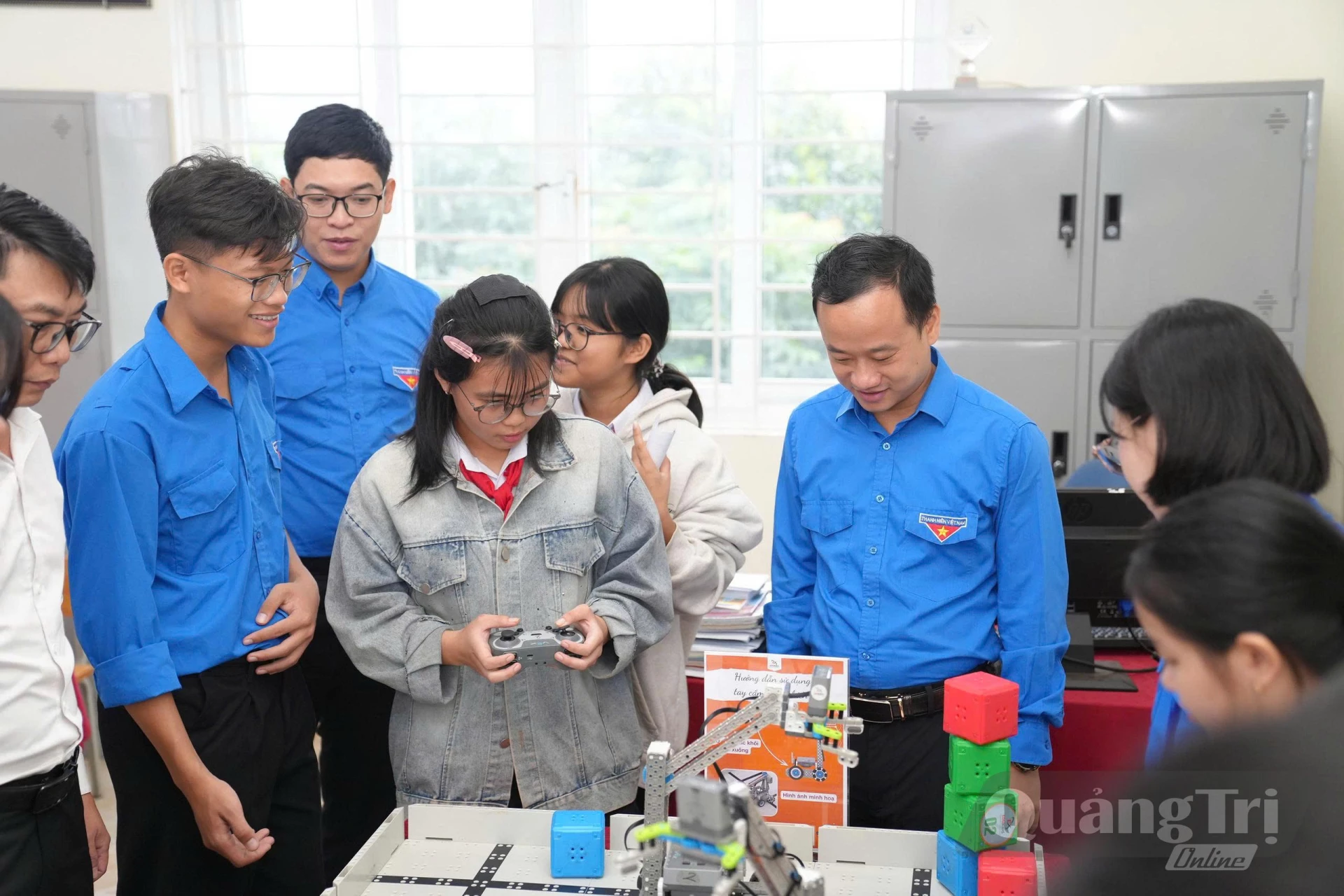 Trải nghiệm kính thực tế ảo-Ảnh: L.O