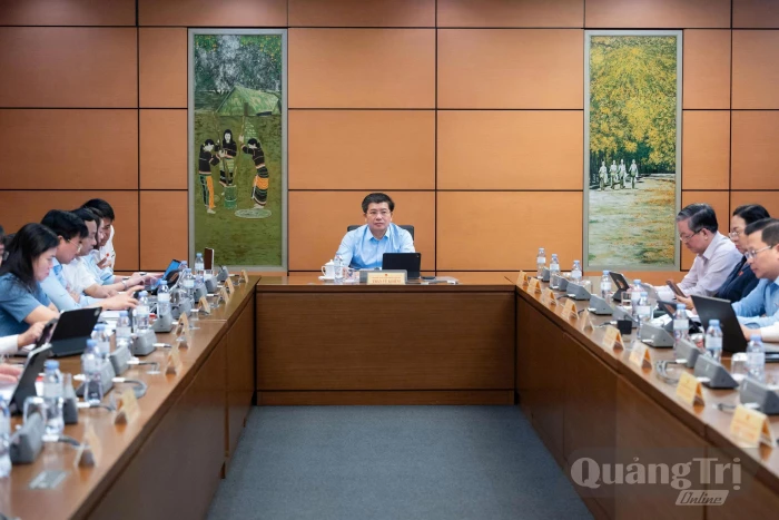 Từ nghị trường đến kết nối nguồn lực phát triển quê hương