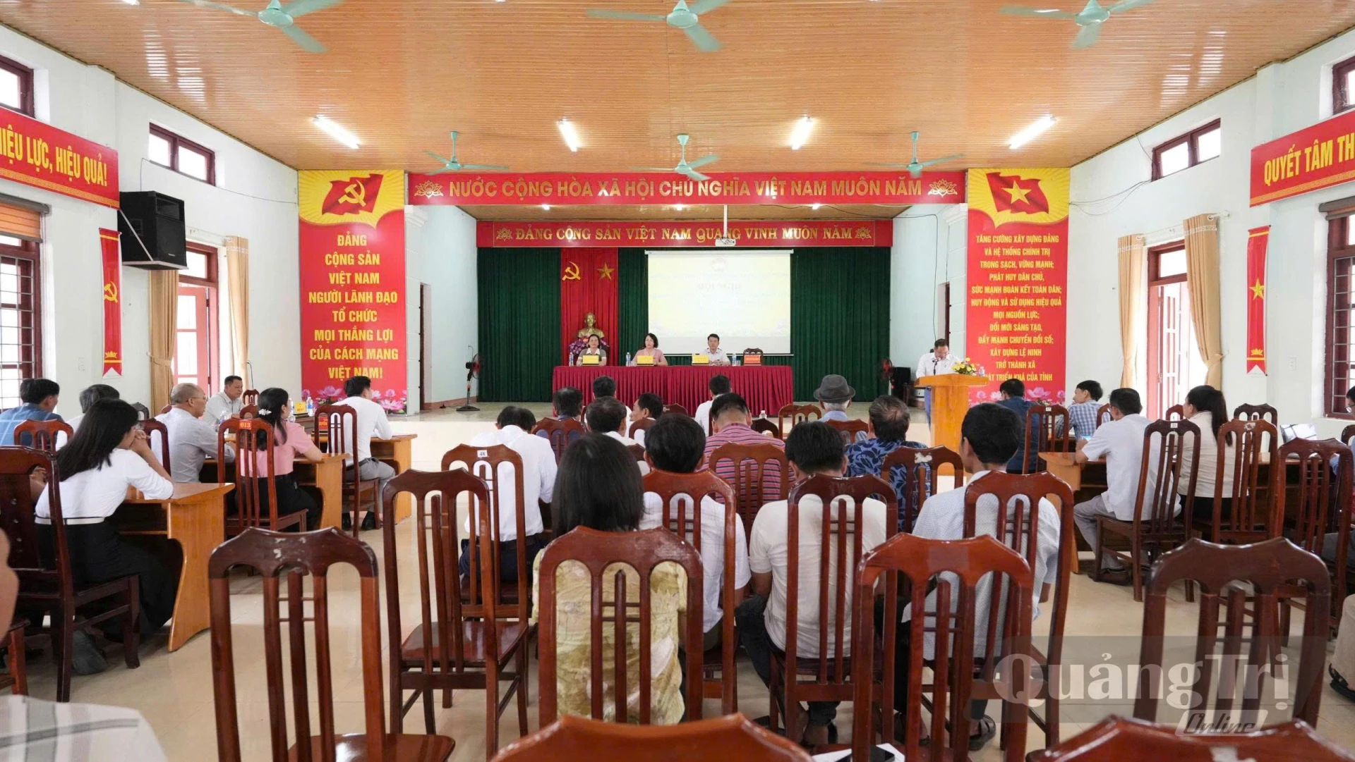 Quang cảnh hội nghị tiếp xúc cử tri - Ảnh: T.T