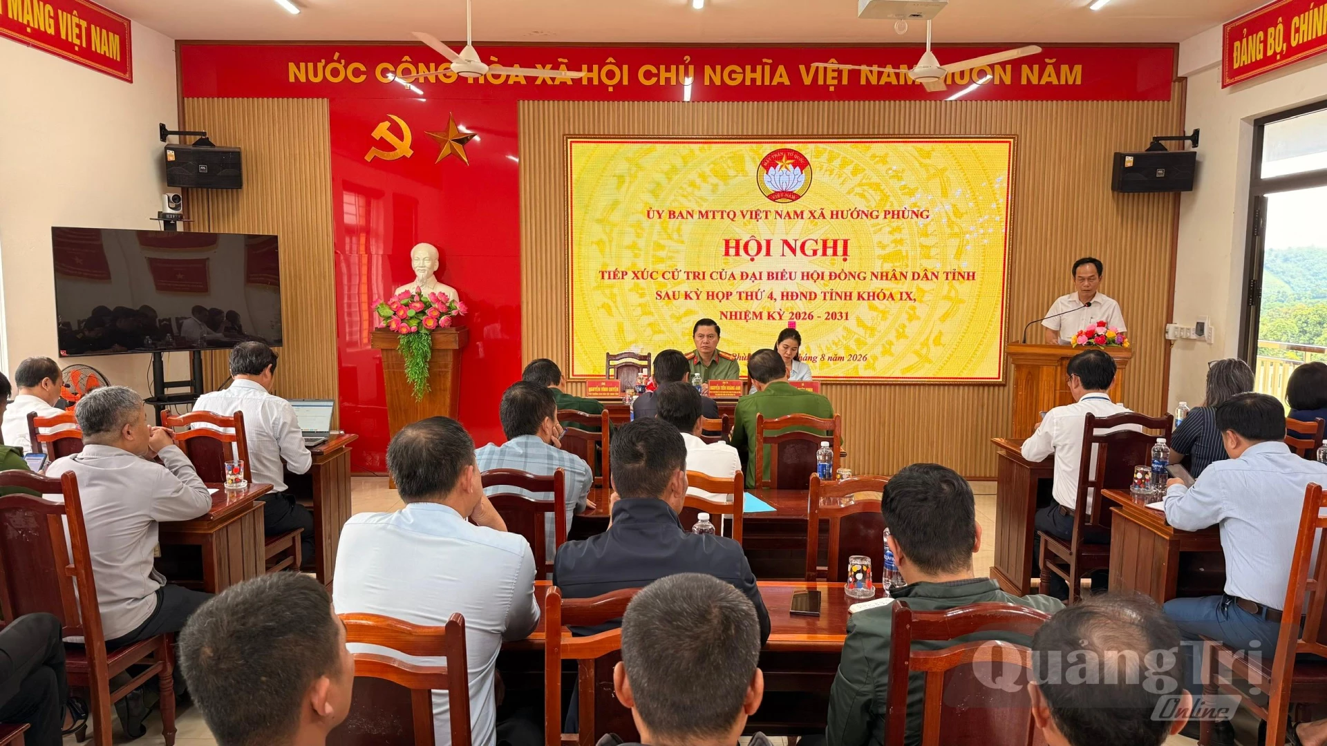 Quang cảnh buổi tiếp xúc cử tri tại xã Hướng Phùng - Ảnh: H.H