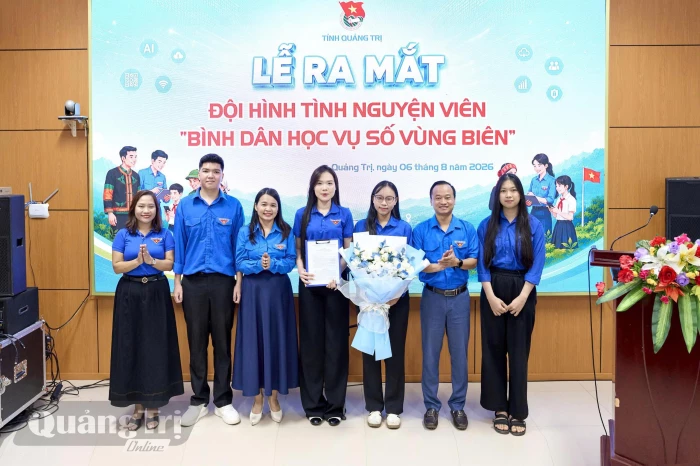 Ra mắt đội hình tình nguyện viên 'Bình dân học vụ số vùng biên' năm 2026