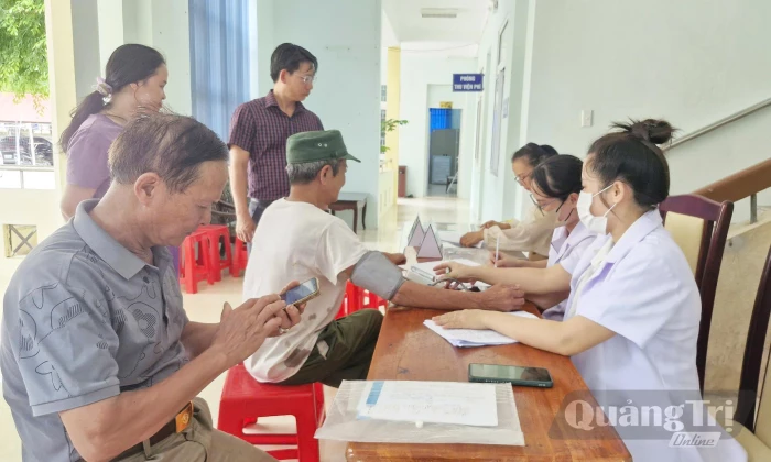 Tích cực chăm sóc sức khỏe Nhân dân
