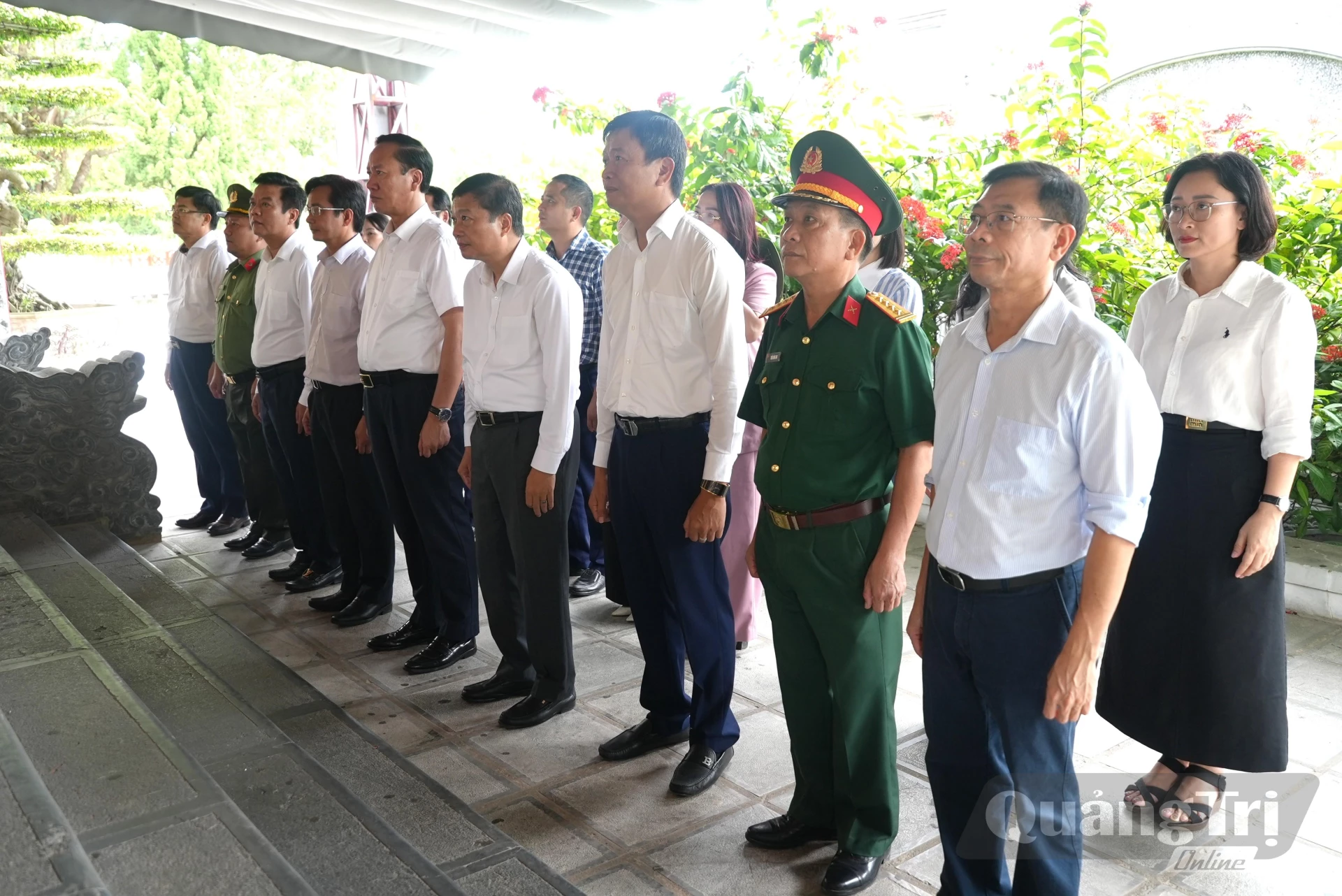 Đoàn đại biểu UBND tỉnh Quảng Trị dâng hương tại Khu di tích lịch sử Quốc gia Truông Bồn, tỉnh Nghệ An- Ảnh: T.Đ