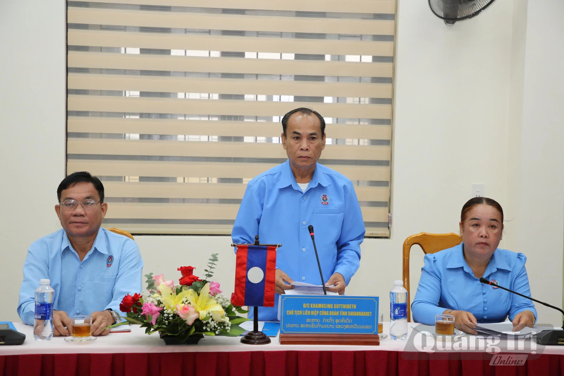 Ông Khăm-Cơng Sút-Thi-Đết, Chủ tịch Liên hiệp Công đoàn tỉnh Savannakhet thông tin về hoạt động của Liên hiệp Công đoàn tỉnh -NL
