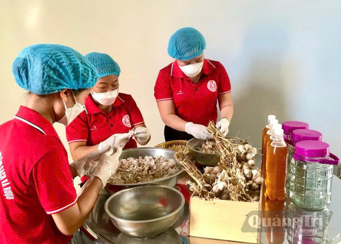 Ưu tiên sử dụng hàng Việt Nam thúc đẩy phát triển sản xuất tại các hợp tác xã, tổ hợp tác - Ảnh: L.M