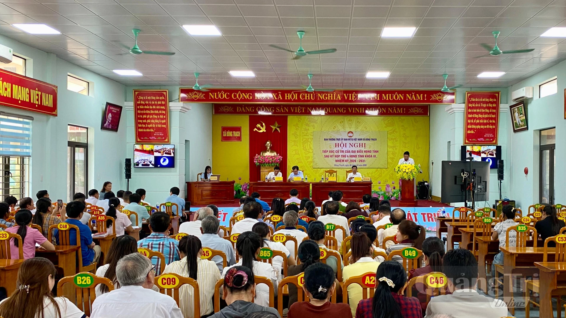 Đại biểu HĐND tỉnh tiếp xúc cử tri sau kỳ họp thứ 4