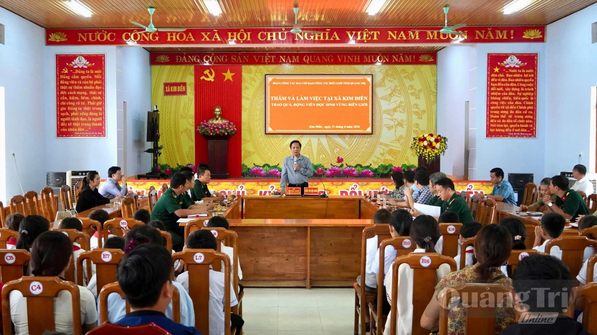 Ban Chỉ đạo công tác biên giới tỉnh làm việc tại xã Kim Điền - Ảnh: H.N