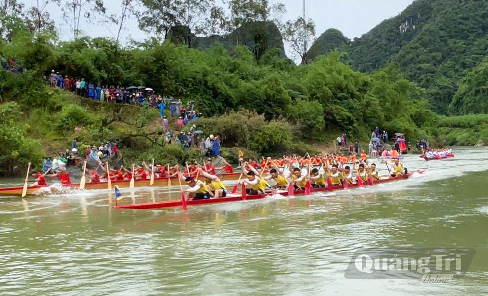Các đội bước vào tranh tài với tinh thần đoàn kết, quyết tâm và trung thực - Ảnh: Ngọc Quang