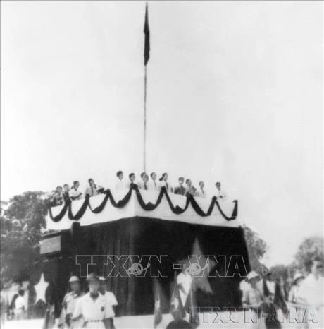 Ngày 2/9/1945, tại Quảng trường Ba Đình, Chủ tịch Hồ Chí Minh đọc Tuyên ngôn Độc lập, khai sinh nước Việt Nam Dân chủ Cộng hòa. Ảnh: TTXVN