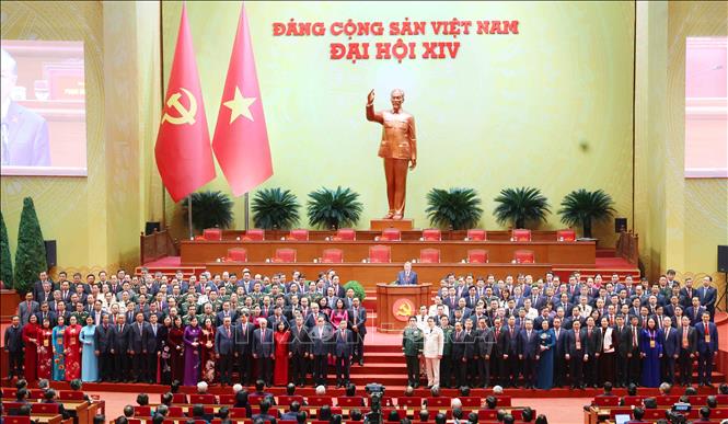Ban Chấp hành Trung ương Đảng khóa XIV ra mắt Đại hội. Ảnh: TTXVN