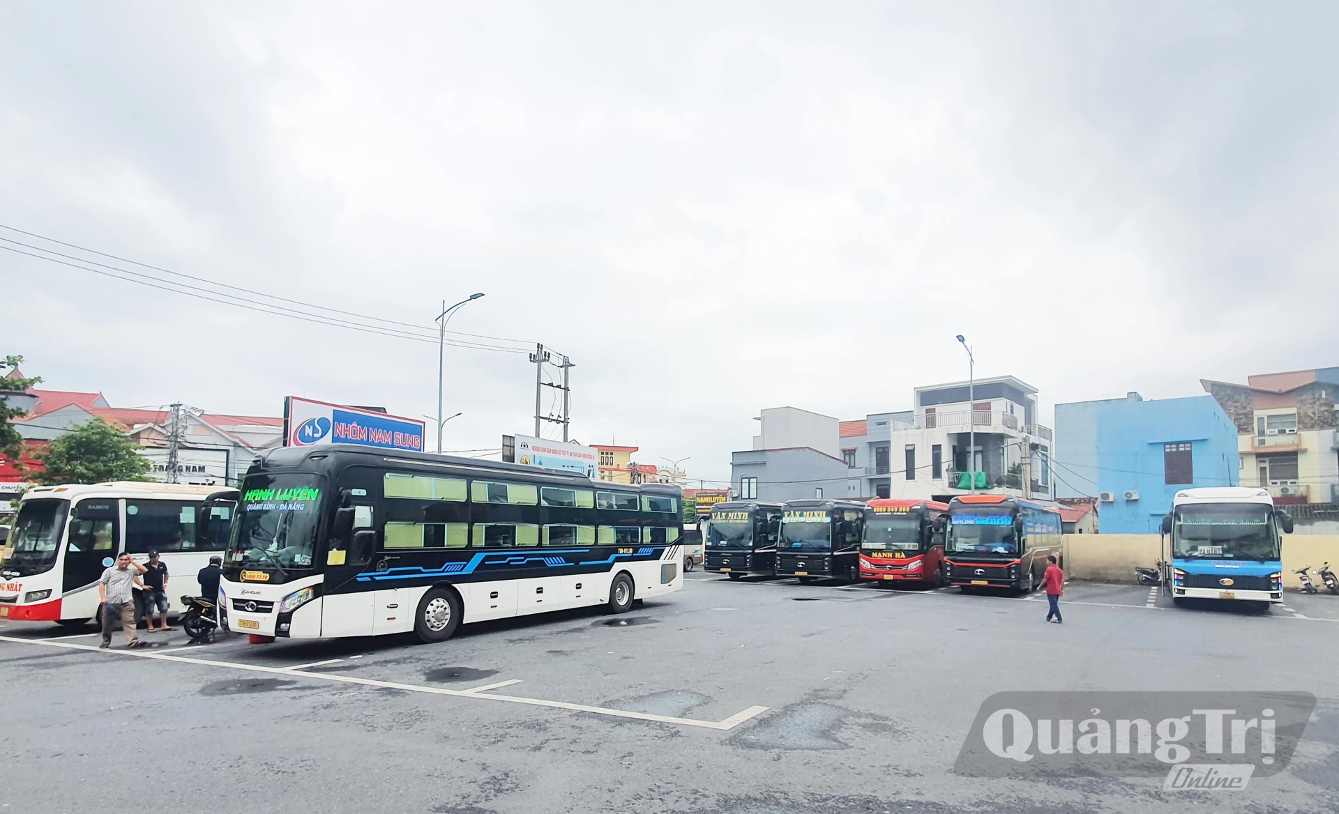 Bến bãi đón, trả khách tại Trung tâm Dịch vụ và quản lý bến xe khách phía Bắc tỉnh luôn thông thoáng, sạch đẹp - Ảnh: B.T