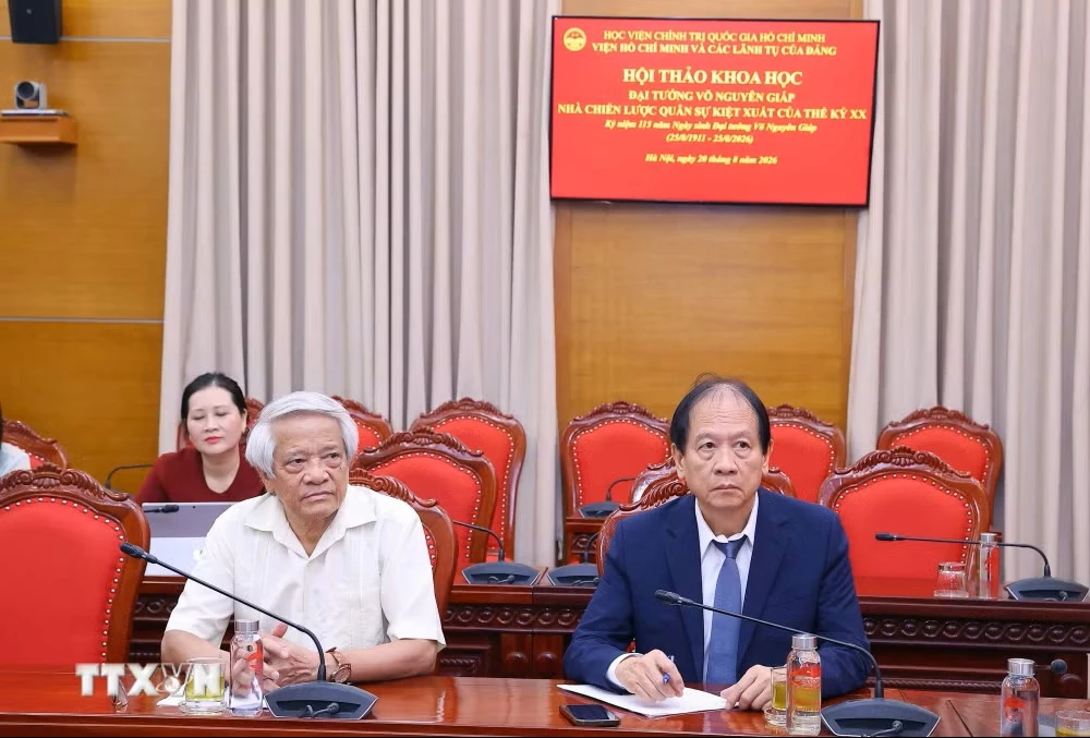 Đại diện gia đình Đại tướng Võ Nguyên Giáp dự hội thảo. (Ảnh: Văn Điệp/TTXVN)