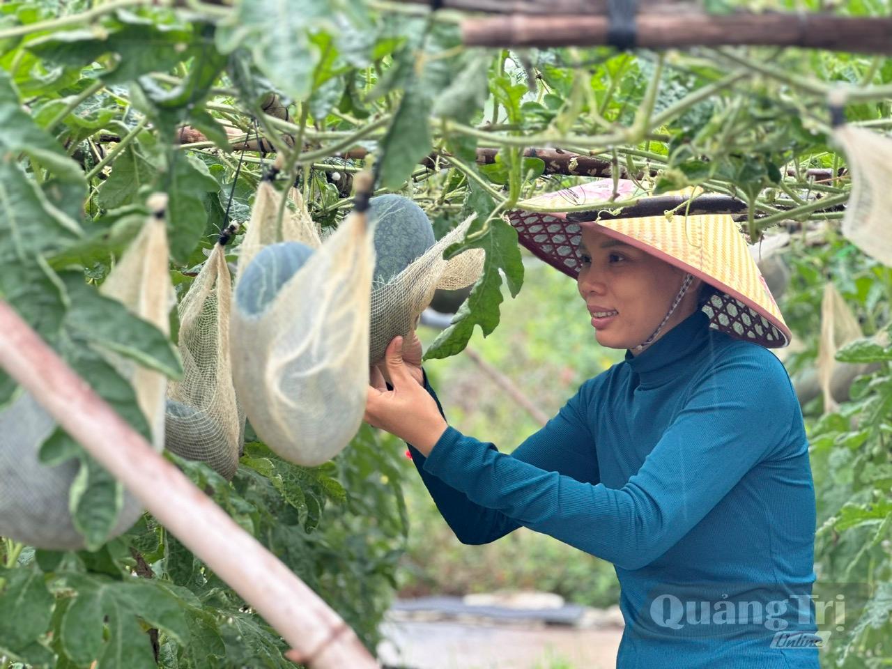 Trao 'cần câu' để thoát nghèo