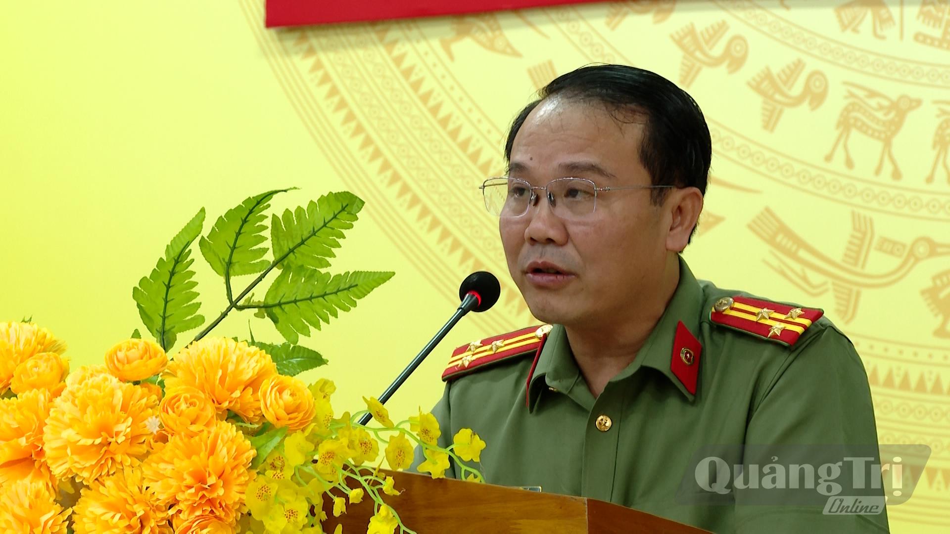 Đại diện Công an tỉnh truyền đạt các chuyên đề về công tác nhân quyền tại lớp tập huấn- Ảnh: LT