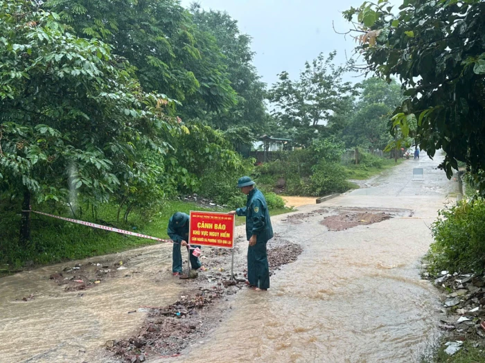 Mưa lớn gây ngập lụt cục bộ tại khu vực biên giới Hướng Phùng, Lao Bảo