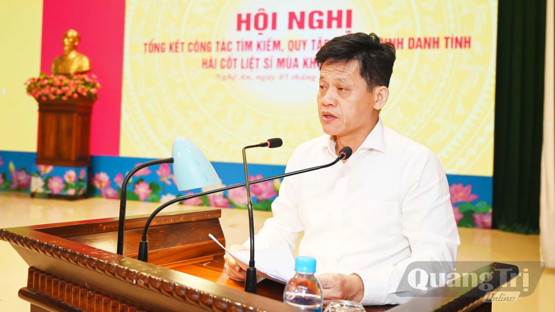 Đồng chí Lê Văn Bảo, Ủy viên Ban Thường vụ Tỉnh ủy, Phó Chủ tịch UBND tỉnh, Trưởng ban Chỉ đạo tỉnh Quảng Trị phát biểu tham luận