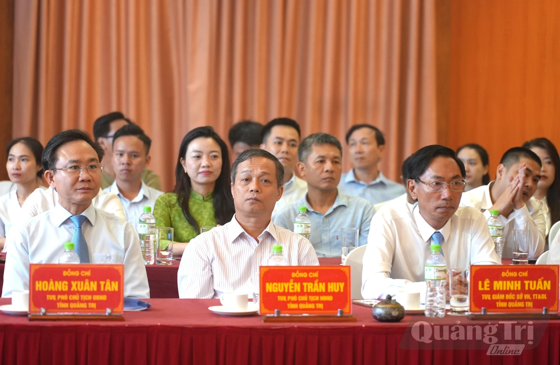 Các đồng chí lãnh đạo tỉnh Quảng Trị tham dự hội nghị - Ảnh: T.Đ