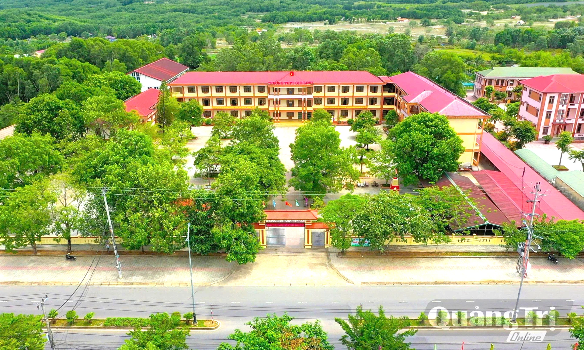 Nửa thế kỷ thắp sáng tri thức