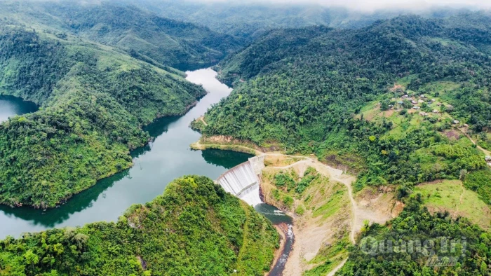 Dạo chơi trên hồ thủy điện La Trọng