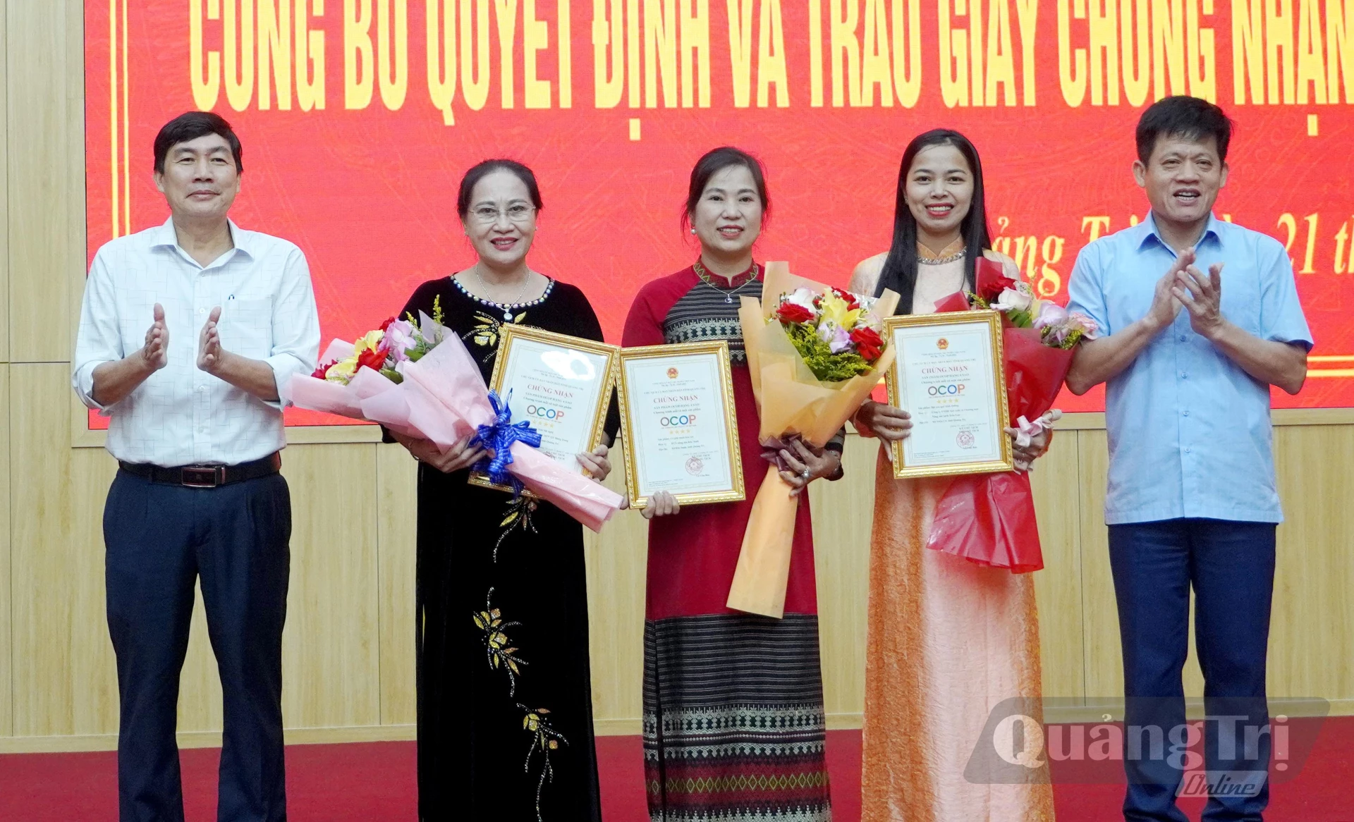 Công bố quyết định và trao giấy chứng nhận 31 sản phẩm OCOP