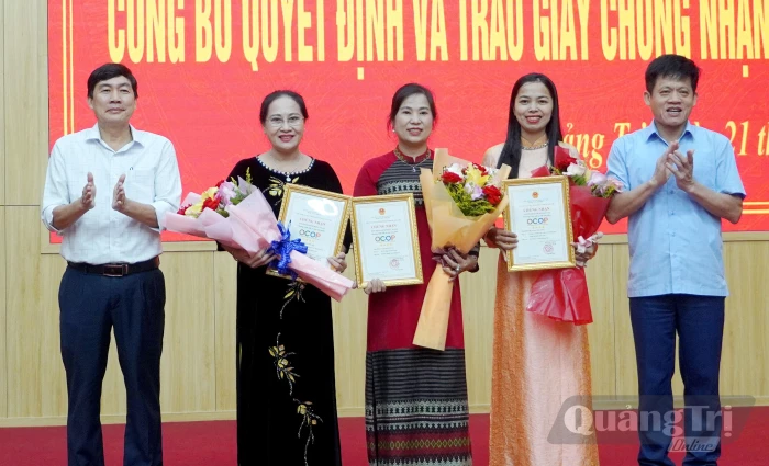 Công bố quyết định và trao giấy chứng nhận 31 sản phẩm OCOP
