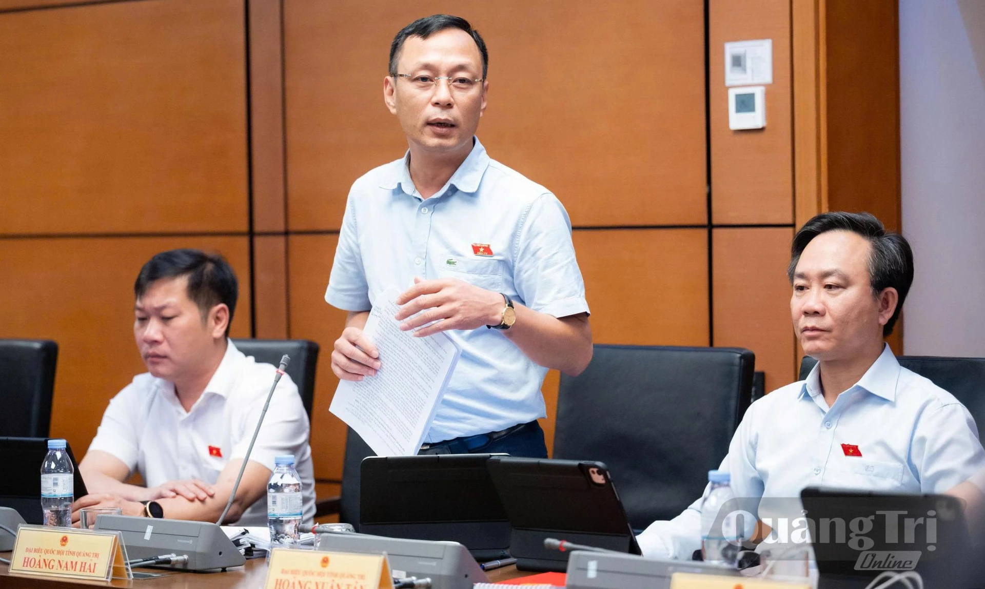 Đồng chí Hoàng Nam Hải, Ủy viên chuyên trách Ủy ban Dân nguyện và Giám sát thảo luận tại tổ - Ảnh: N.M