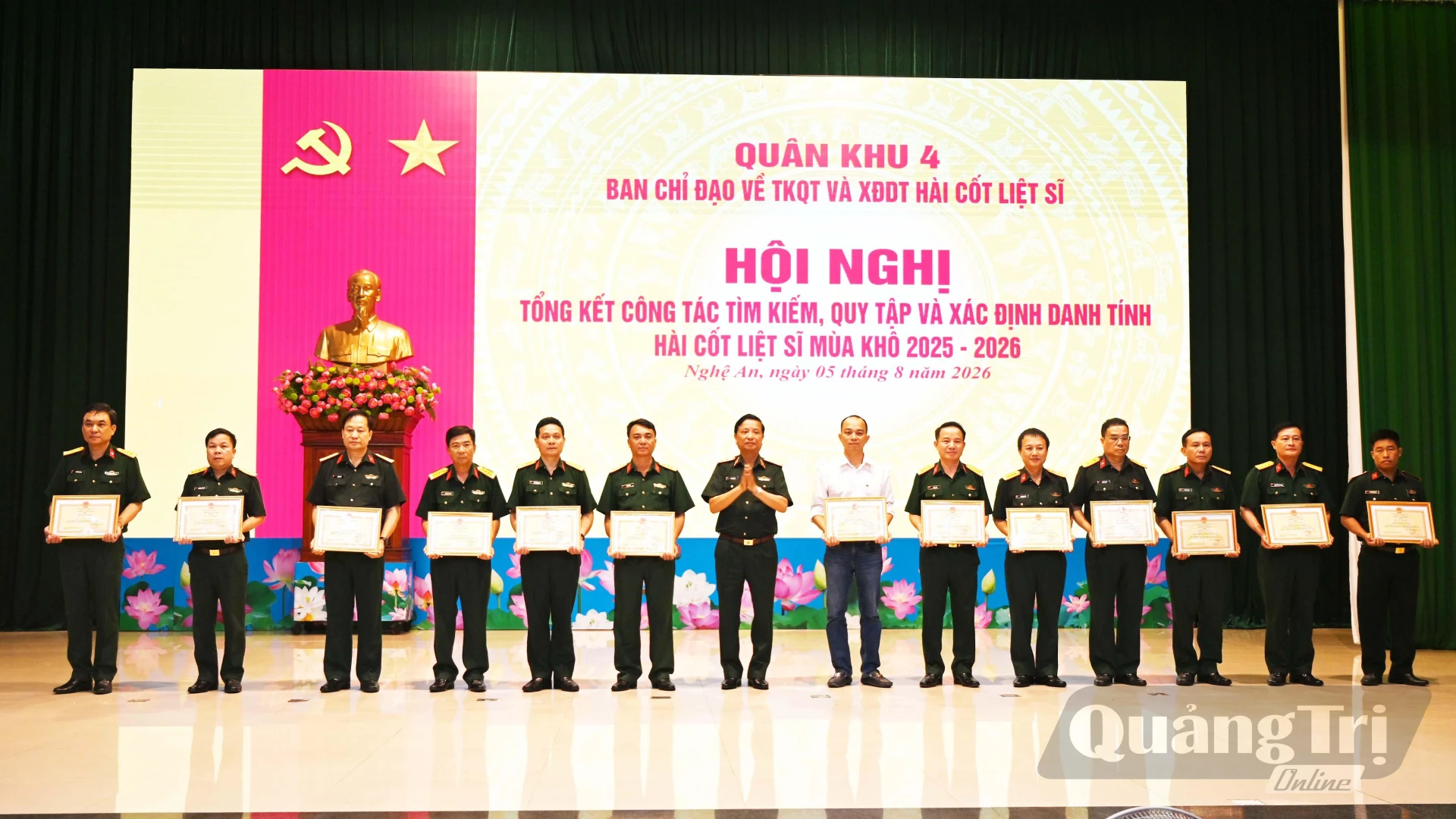 Trao thưởng các tập thể có thành tích xuất sắc trong thực hiện nhiệm vụ tìm kiếm, quy tập và xác định danh tính hài cốt liệt sĩ mùa khô năm 2025 - 2026