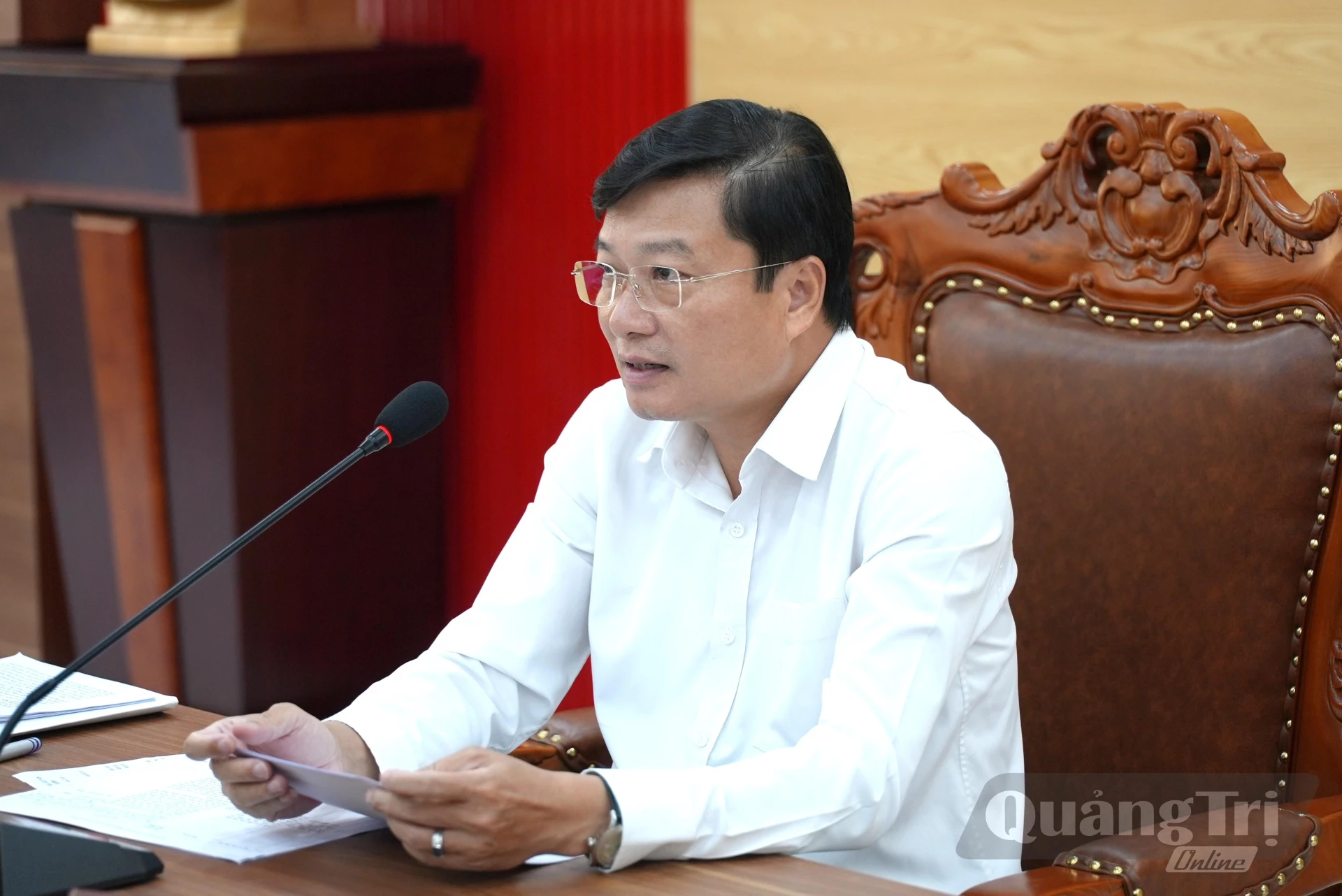 Đồng chí Lê Hồng Vinh, Phó Bí thư Tỉnh ủy, Chủ tịch UBND tỉnh trả lời, làm rõ các kiến nghị, phản ánh của công dân - Ảnh: T.Đ