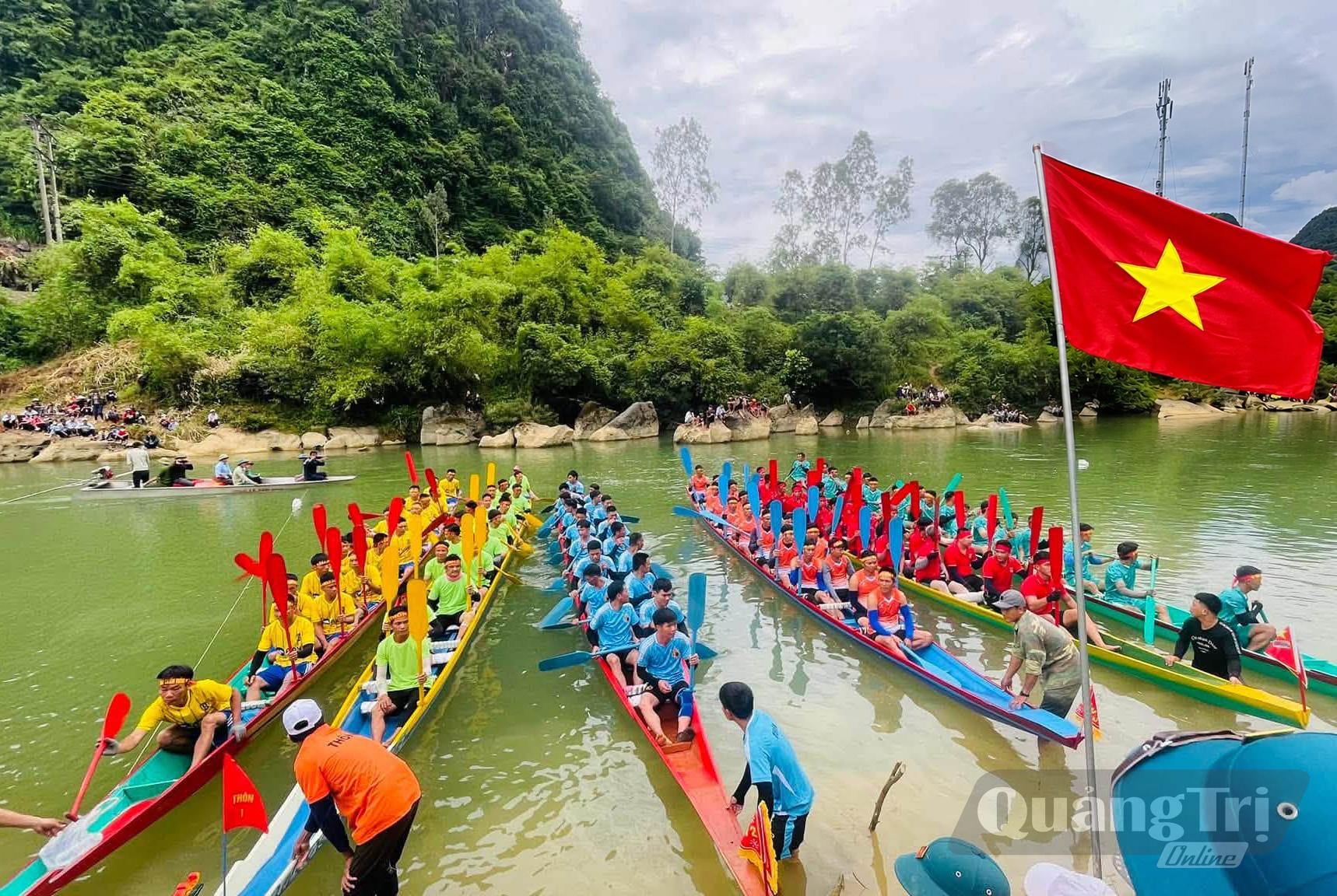 Giải đua thuyền truyền thống xã Tân Hóa (cũ) mừng Tết Độc lập luôn diễn ra sôi động - Ảnh: T.L