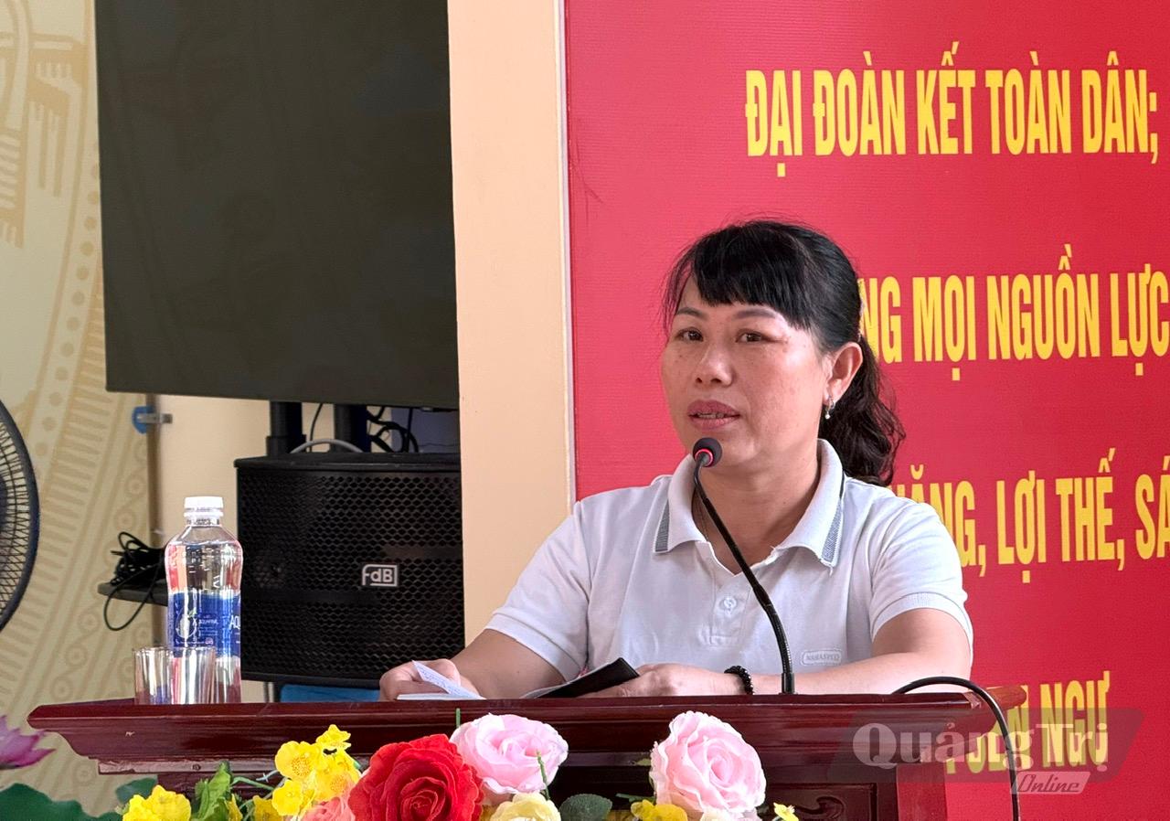 Cử tri xã Sen Ngư phát biểu ý kiến tại hội nghị tiếp xúc cử tri