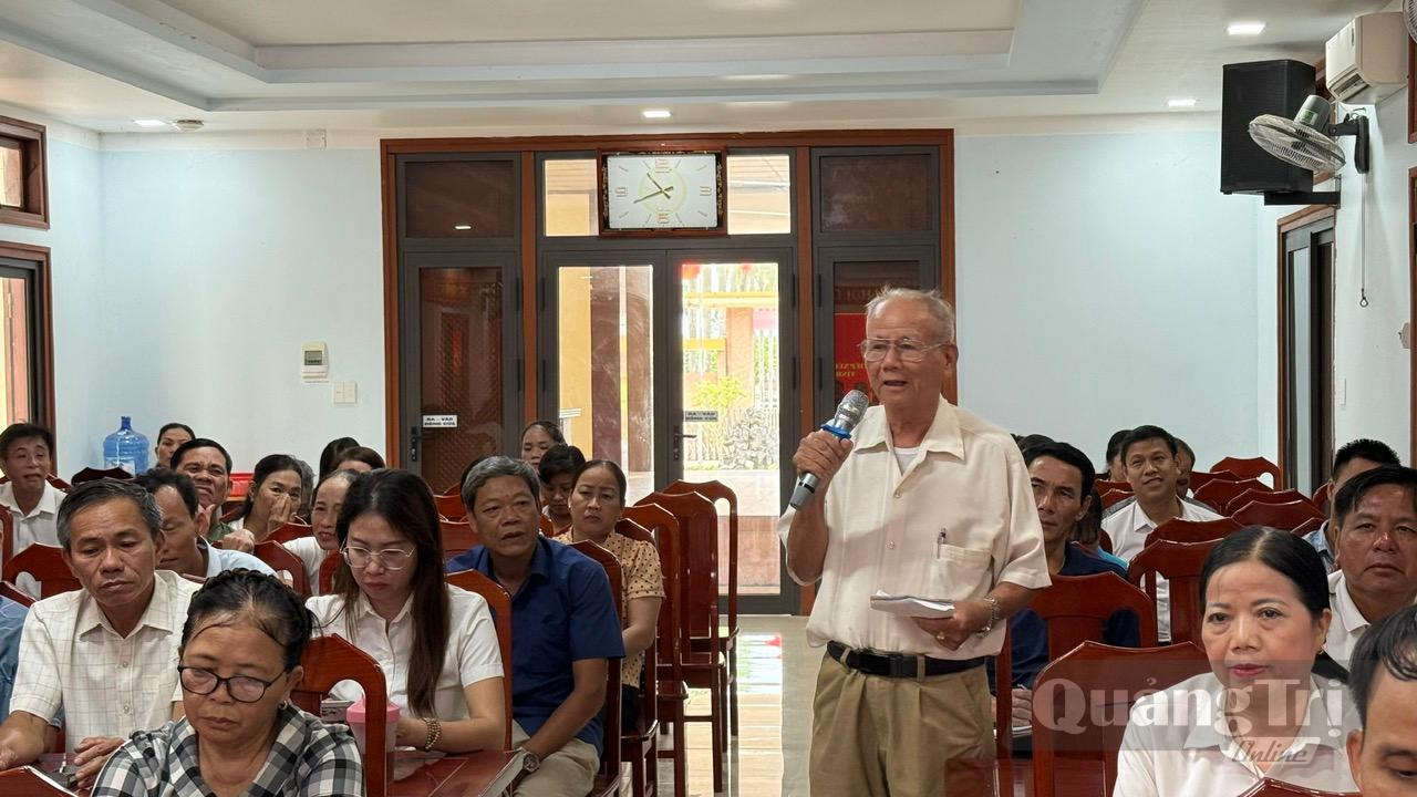 Cử tri xã Vĩnh Linh phát biểu ý kiến tại hội nghị tiếp xúc cử tri