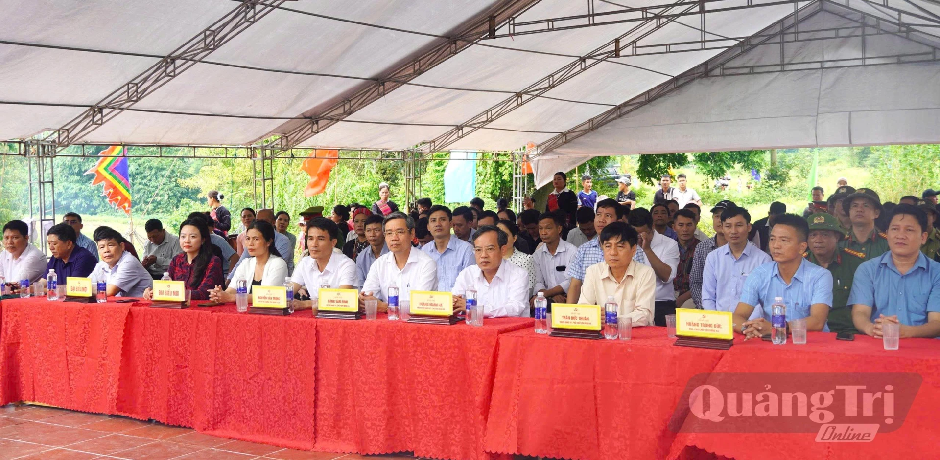 Các đại biểu dự lễ hội: Ảnh - Đ. T