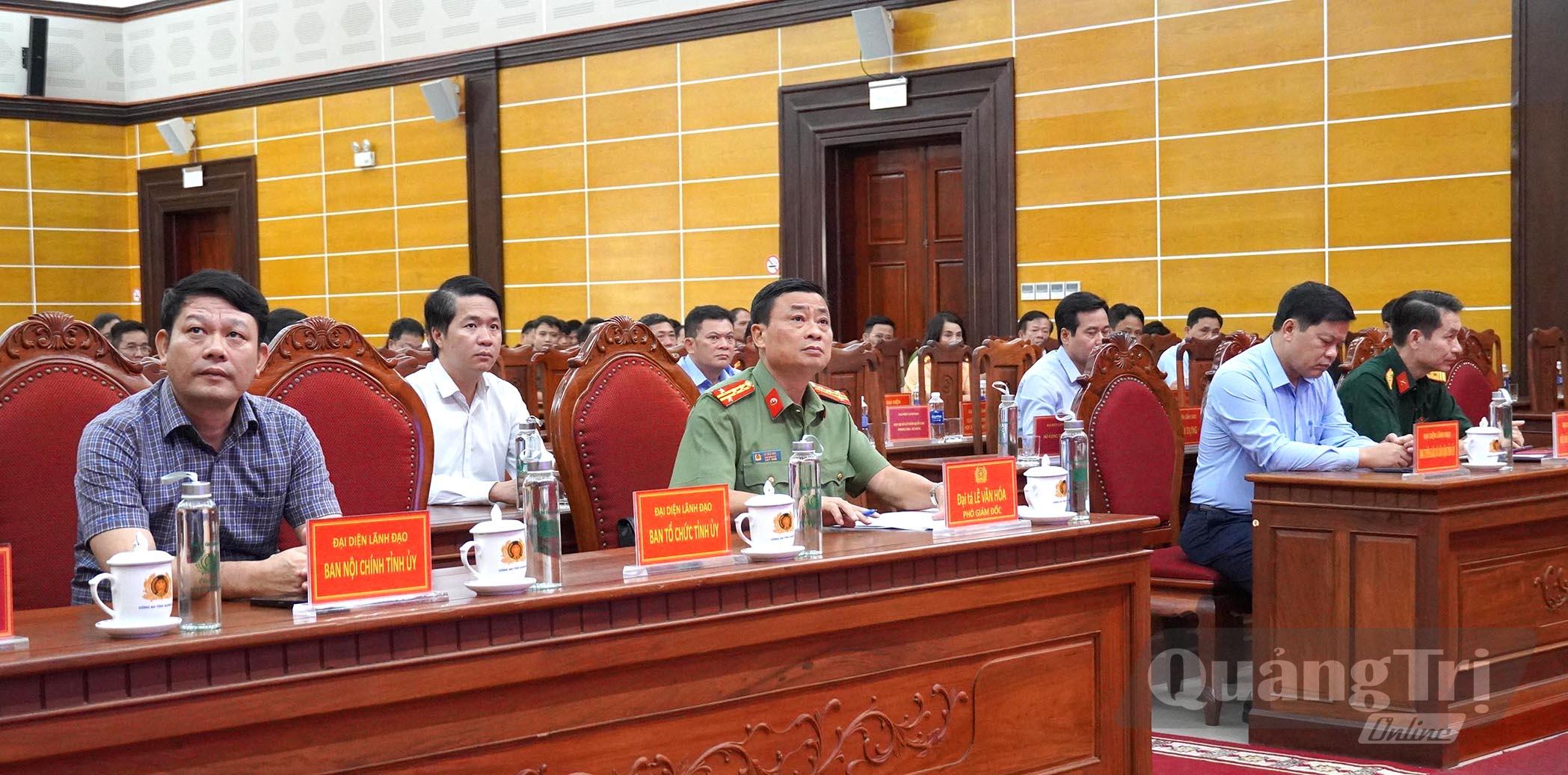 Các đại biểu tham dự buổi lễ- Ảnh: C.H