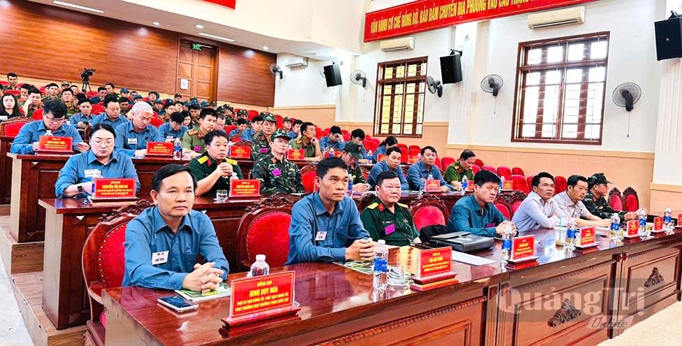 Các đại biểu dự lễ khai mạc - Ảnh: C.T
