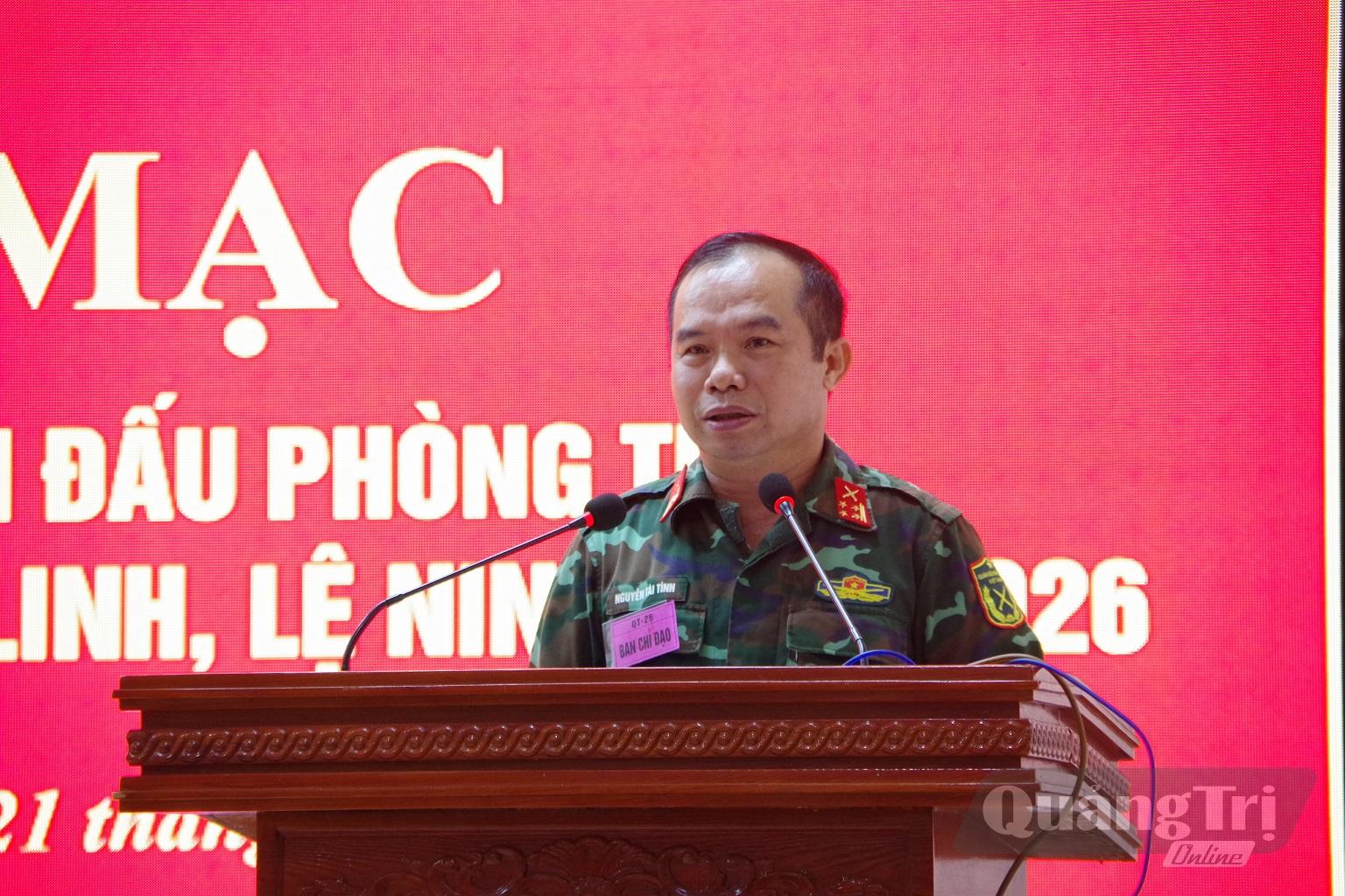 Đồng chí đại tá Nguyễn Tài Tình, Phó Chỉ huy trưởng-Tham mưu trưởng Bộ Chỉ huy Quân sự tỉnh, Phó trưởng Ban Thường trực Ban Tổ chức, Tổng đạo diễn diễn tập phát biểu nhận xét nội dung thực binh - Ảnh: X.D