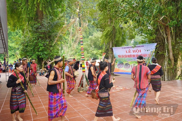 Trao truyền văn hóa qua lễ hội Trỉa lúa của đồng bào Bru-Vân Kiều