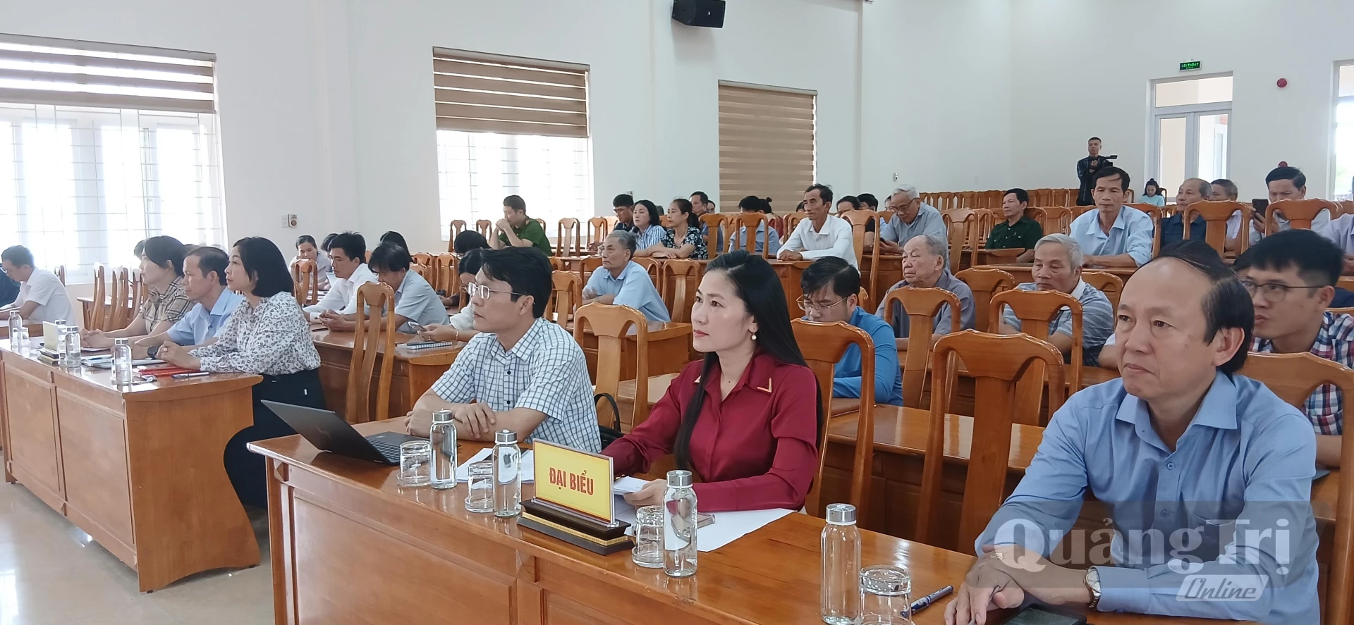 Ảnh: H.Đ Đại biểu tham gia buổi tiếp xúc cử tri tại phường Đồng Thuận.