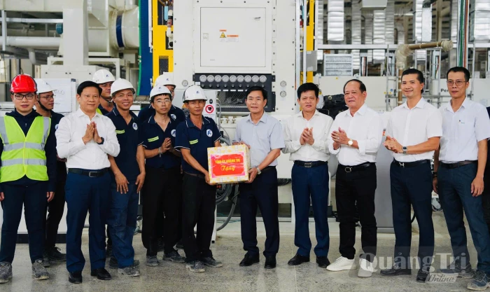 Đồng chí Bí thư Tỉnh ủy kiểm tra tình hình sản xuất và tiến độ các dự án công nghiệp trọng điểm