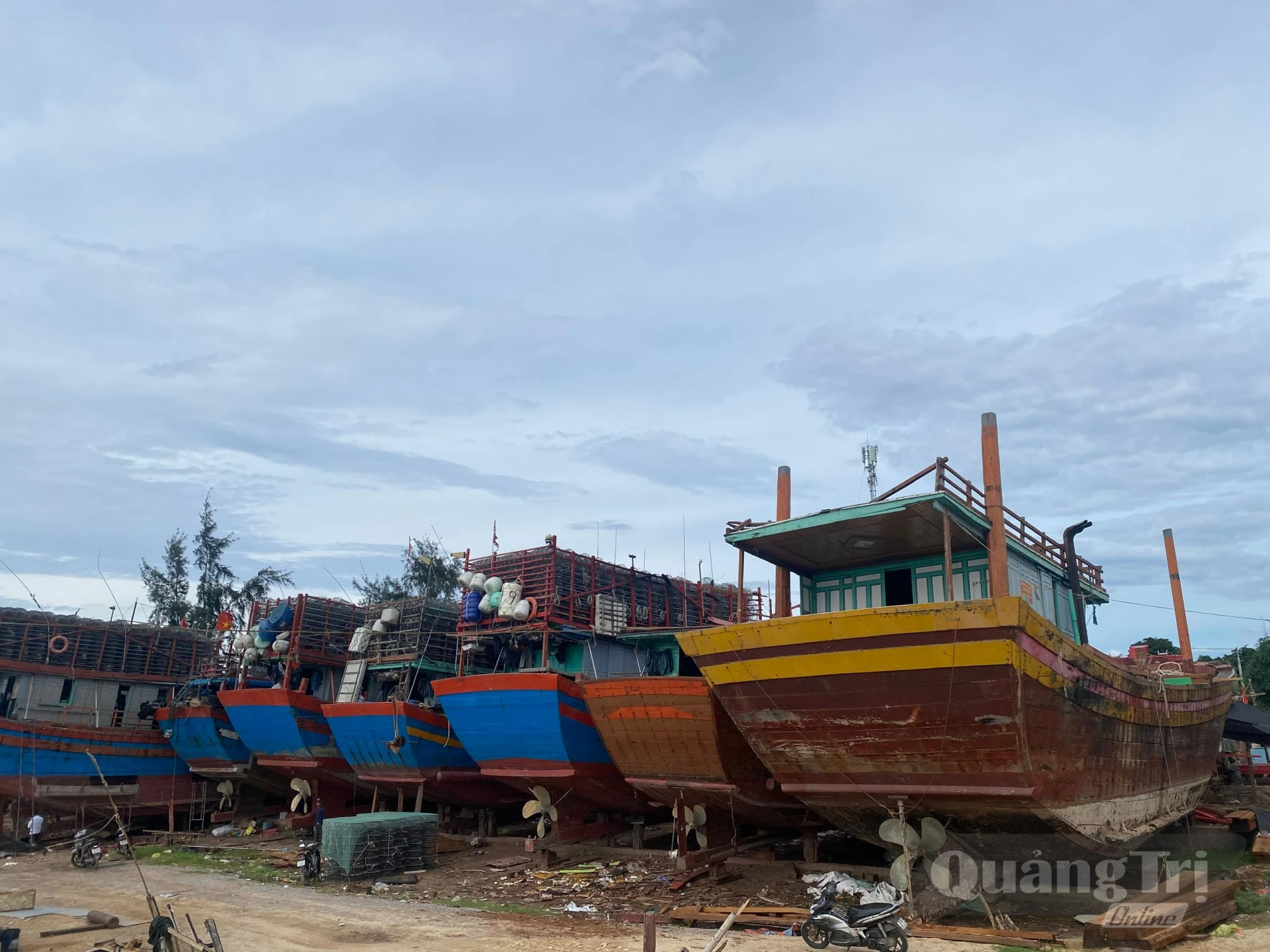 Quang cảnh cơ sở đóng tàu của chị Hoàng Thị Sửu - Ảnh: Đ.H