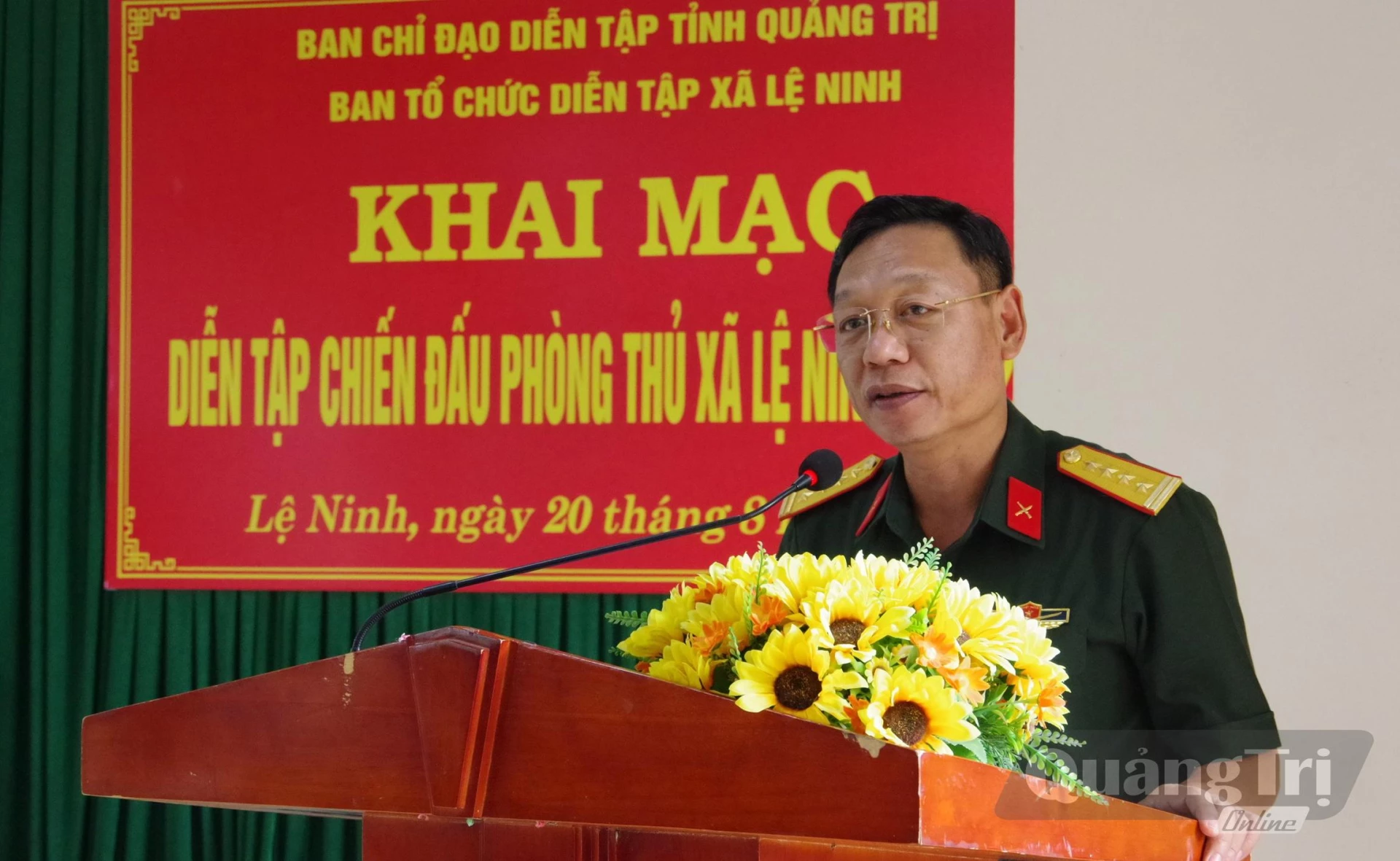 Đồng chí đại tá Phan Thắng, Chỉ huy trưởng Bộ Chỉ huy Quân sự tỉnh, Phó trưởng Ban Thường trực Ban Chỉ đạo diễn tập tỉnh phát biểu chỉ đạo tại buổi khai mac cuộc diễn tập - Ảnh: T.T
