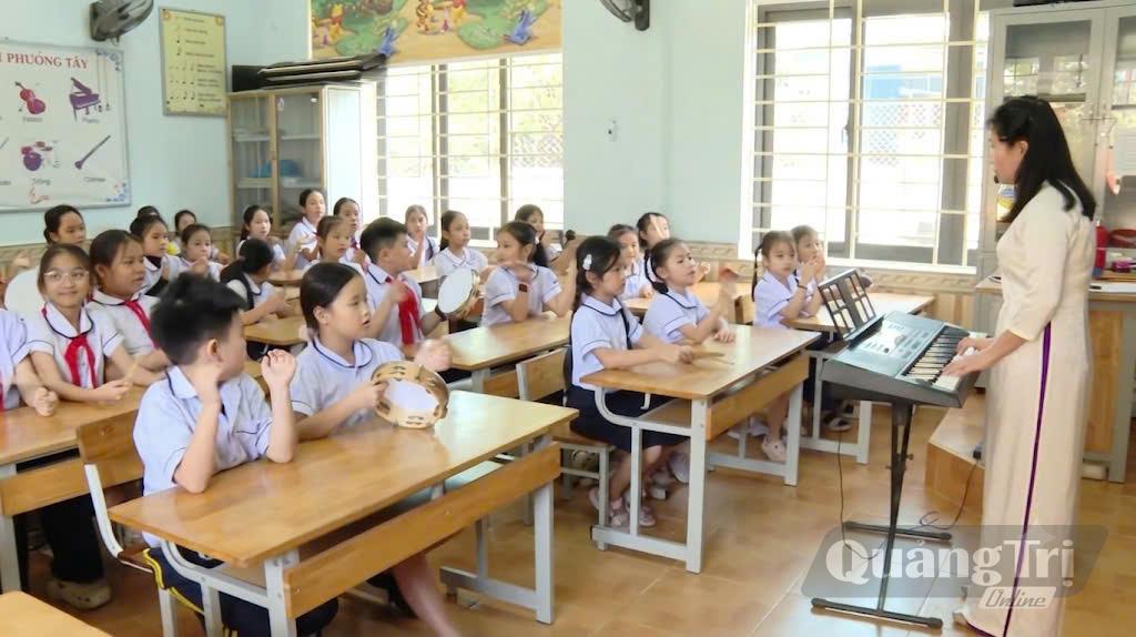 Buổi ngoại khóa học hát dân ca của Trường tiểu học Nguyễn Tất Thành (phường Đông Hà) - Ảnh: A.T