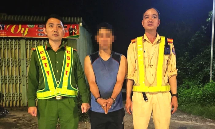Bắt giữ nam thanh niên vận chuyển trái phép 102kg pháo hoa nổ