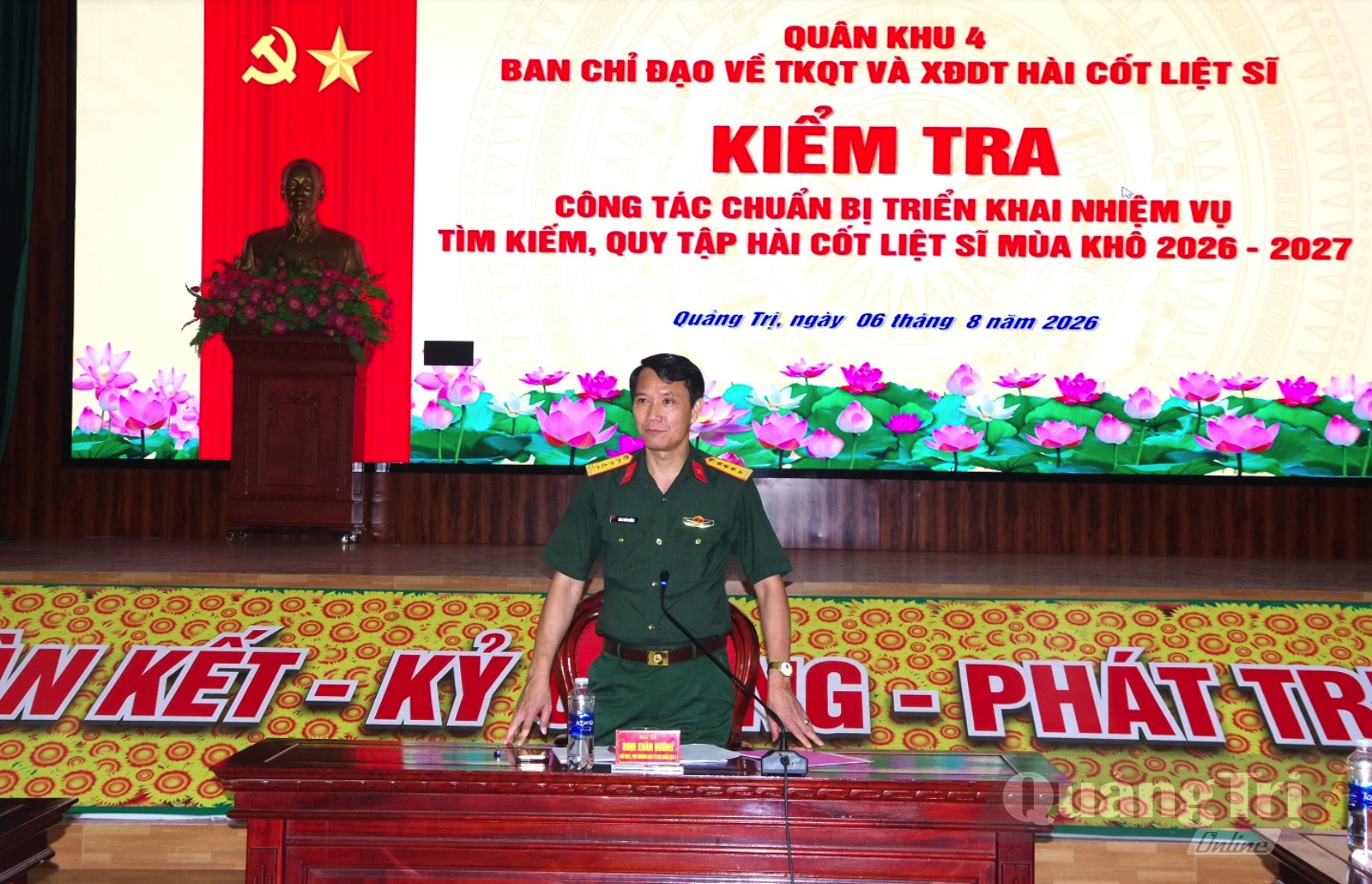 Đồng chí đại tá Đinh Xuân Hướng, Phó Chủ nhiệm Chính trị Quân khu, Phó trưởng Ban Chỉ đạo 515 Quân khu 4 chủ trì và quán triệt nội dung kiểm tra - Ảnh: H.C