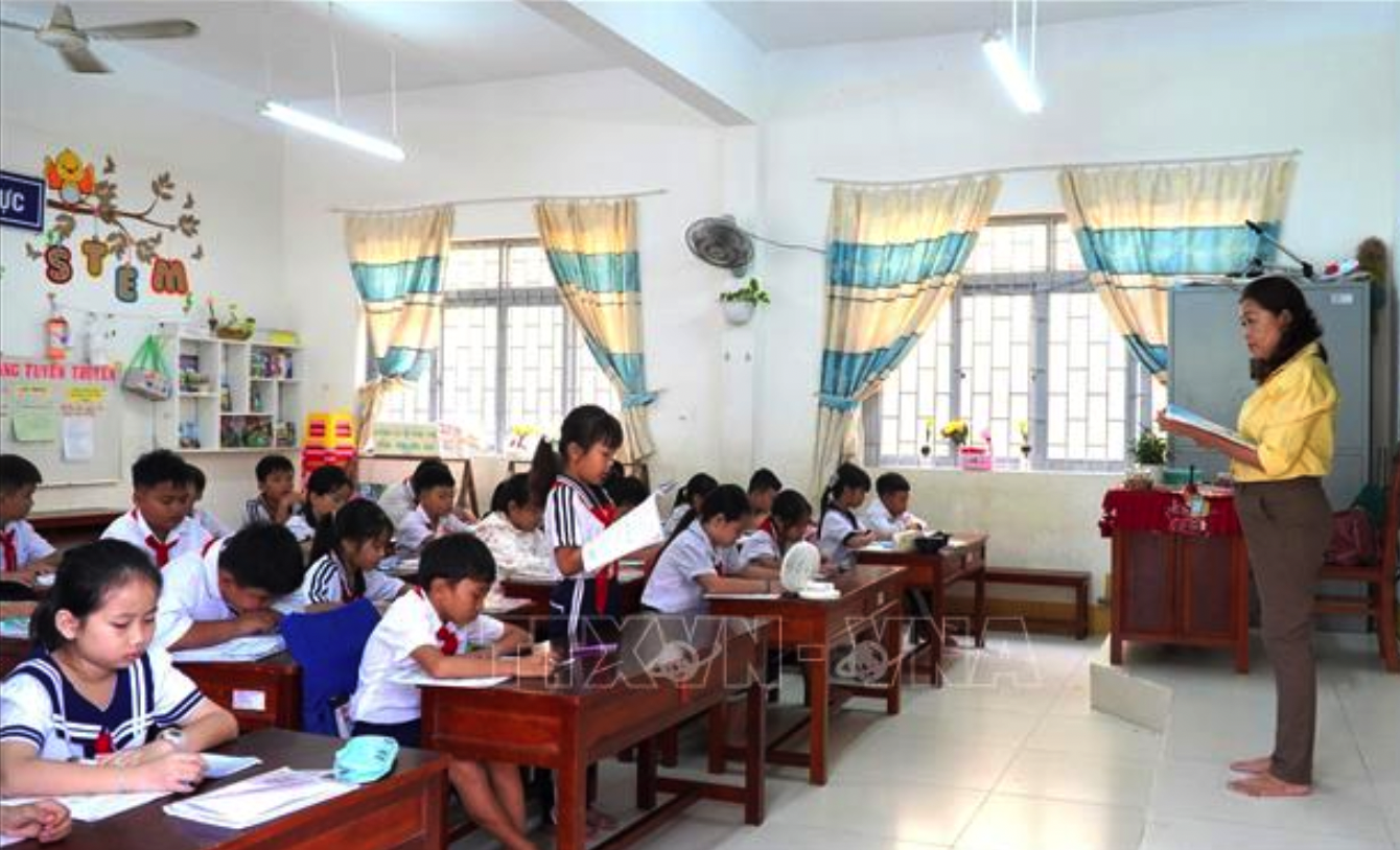 Giờ học tại Trường tiểu học và THCS Thổ Châu, tỉnh An Giang. Ảnh minh họa: Văn Sĩ/TTXVN