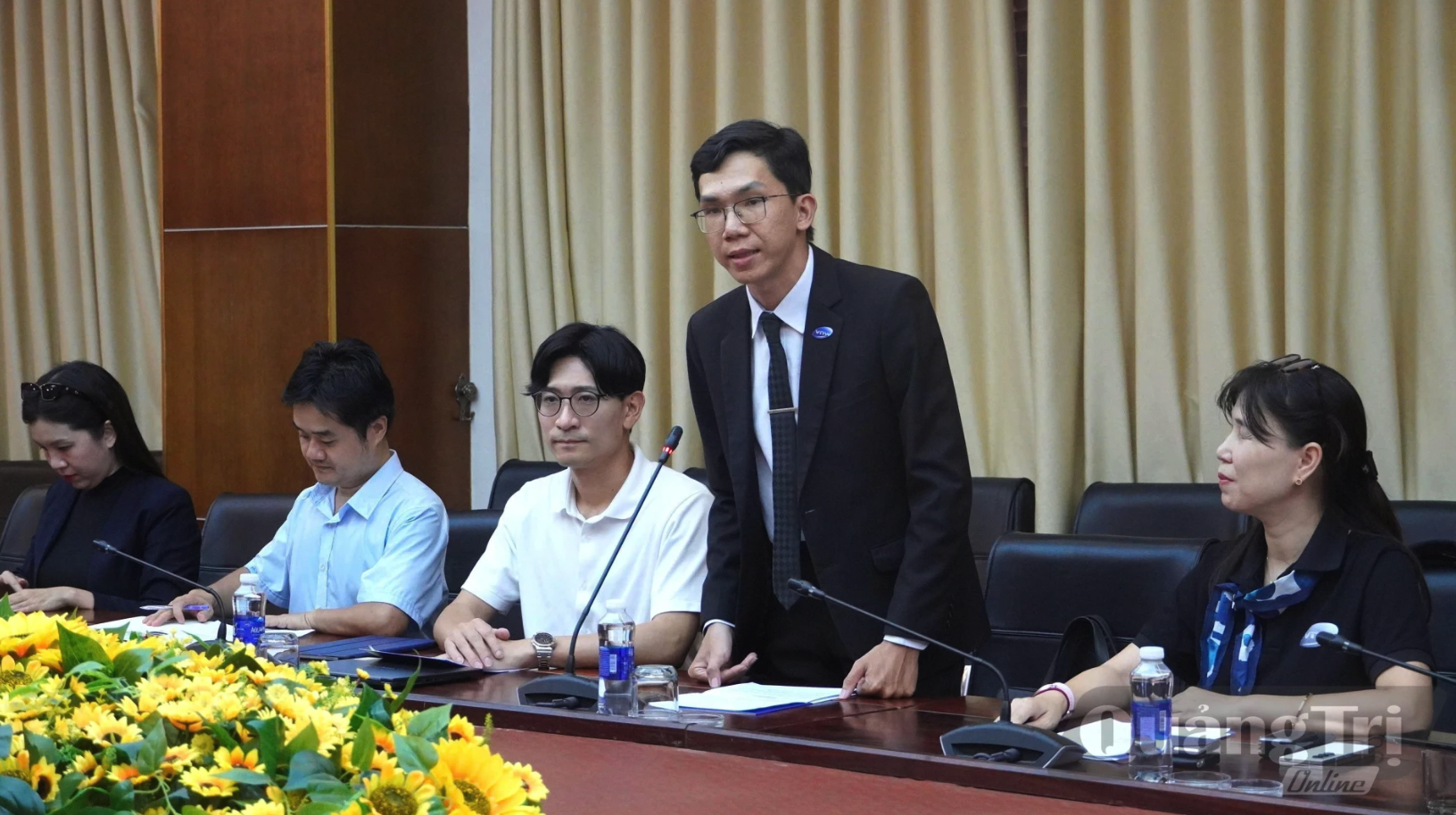 Ông Shinya Nishida, Giám đốc cấp cao Bộ phận Vật liệu điện tử Tập đoàn Konematsu Corporation (Nhật Bản) phát biểu tại buổi làm việc - Ảnh: M.T