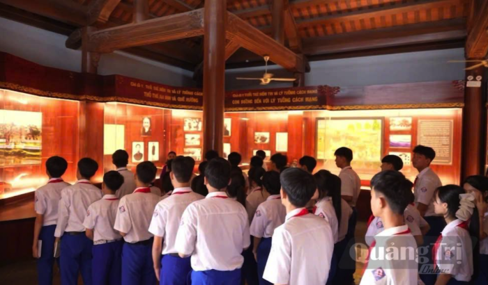 Học lịch sử từ những 'địa chỉ đỏ'