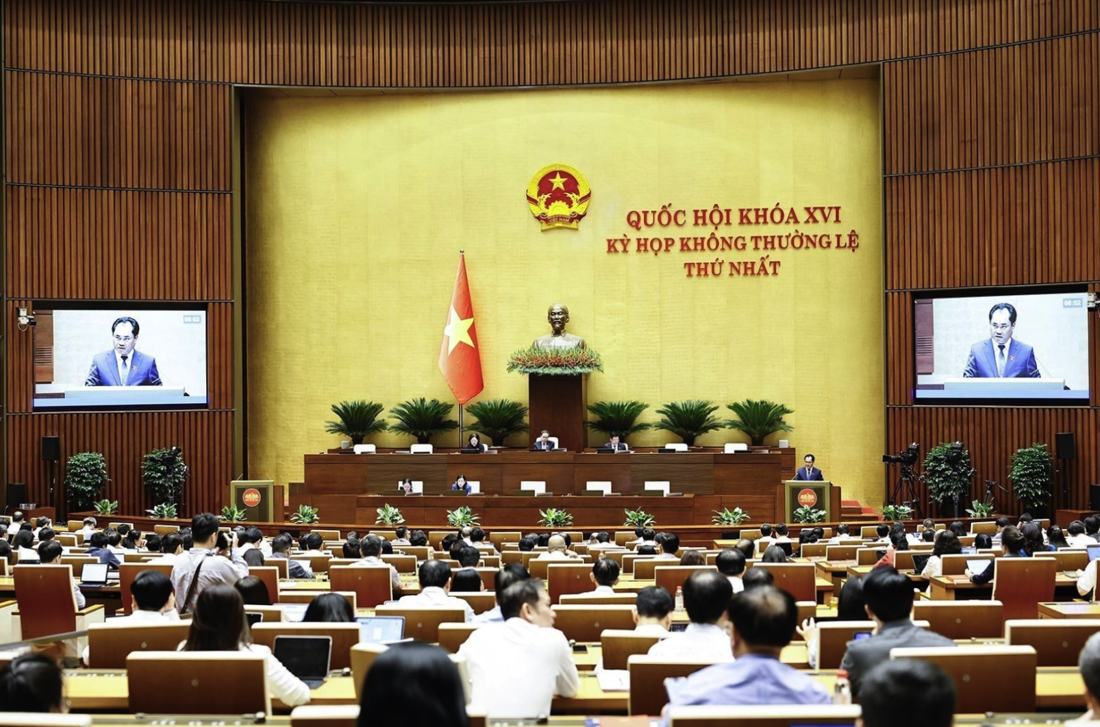 Chiều 12/8, Bộ trưởng Bộ Nông nghiệp và Môi trường Trịnh Việt Hùng phát biểu giải trình, làm rõ một số vấn đề đại biểu Quốc hội nêu. Ảnh: Doãn Tấn/TTXVN