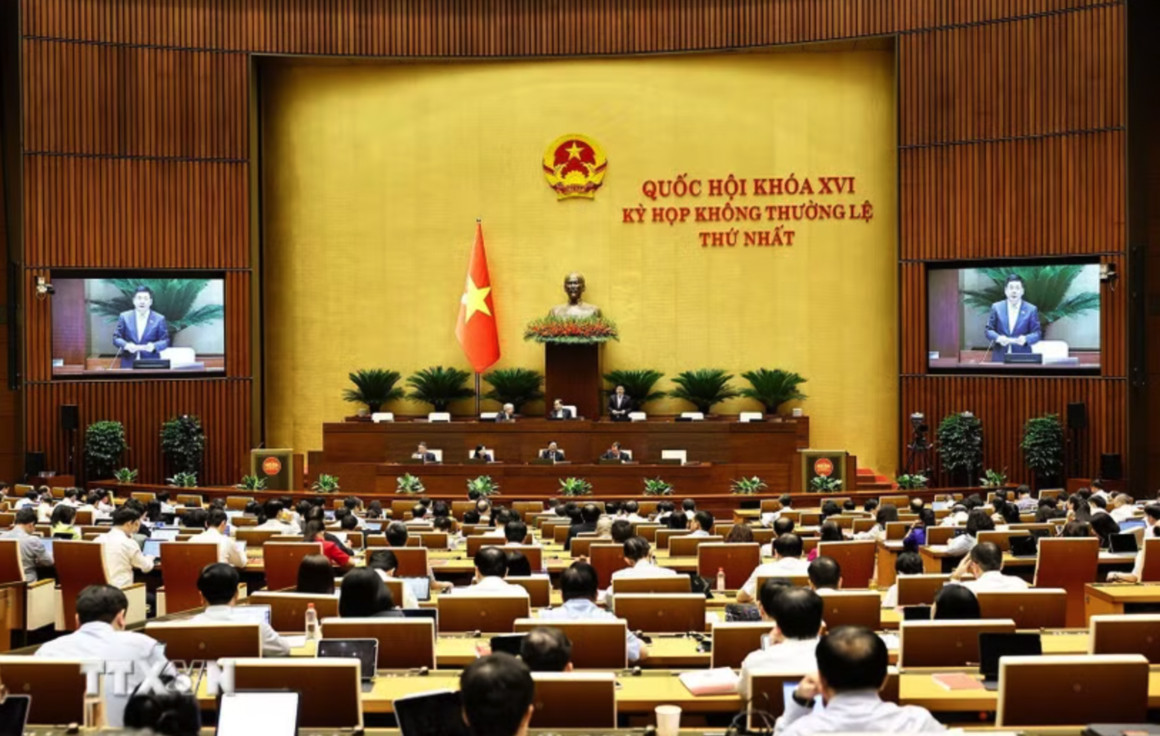 Quang cảnh phiên họp sáng 13/8. (Ảnh: Doãn Tấn/TTXVN)