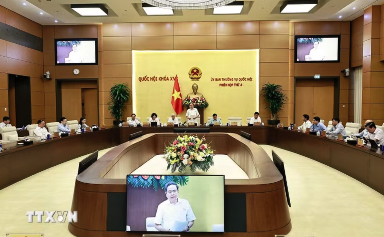 Chủ tịch Quốc hội Trần Thanh Mẫn phát biểu bế mạc phiên họp thứ 4 của Ủy ban Thường vụ Quốc hội. (Ảnh: Doãn Tấn/TTXVN)
